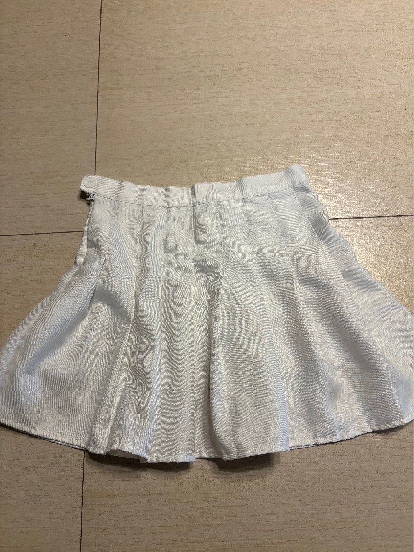 White skirt (Category: Skirts) located in Manila. Submitted by bluetakis67 (Listing ID 1468131656, Image 1). Description: .