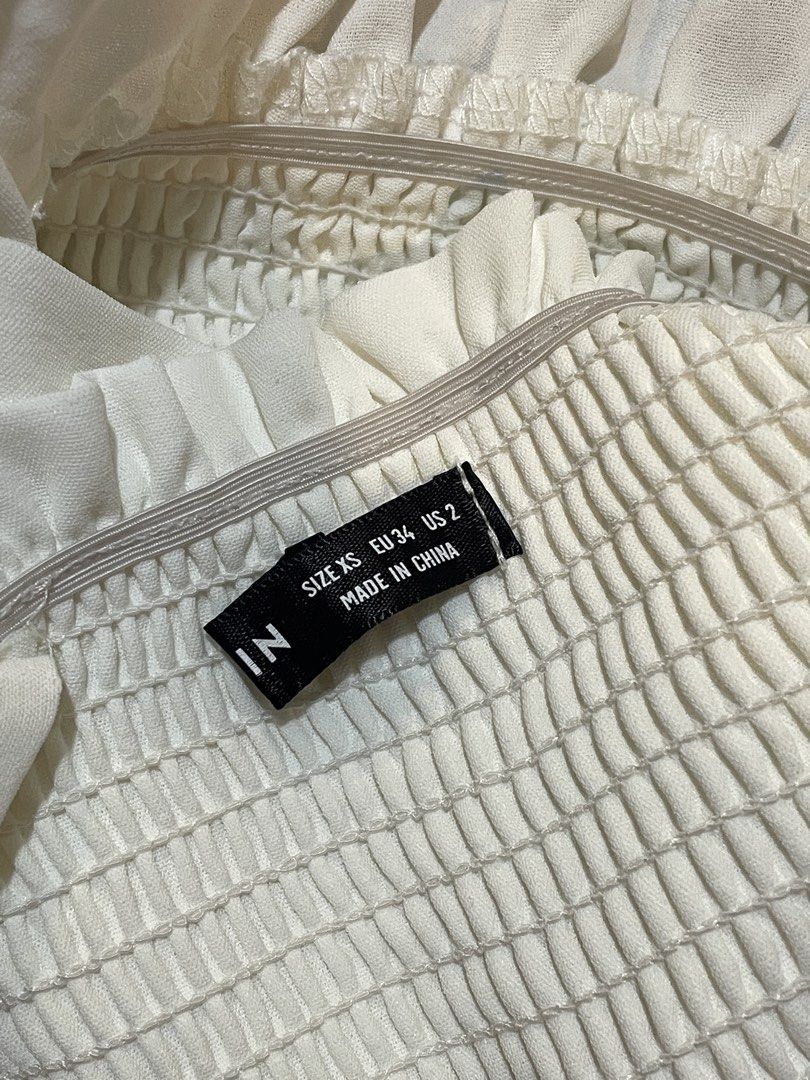 white smocked crop top size xs (Category: Sleeveless) located in Manila. Submitted by happymoon_0ae0c8 (Listing ID 1468256826, Image 2). Description: - xs to s - stretchy fabric, adjustable self-tie shoulder straps.