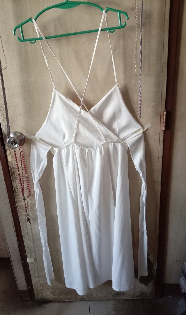 White Spaghetti Strap Midi Dress (Category: Dresses) located in Quezon City. Submitted by chacha30.s (Listing ID 1468063402, Image 2). Description: - Color: White - Length: Midi - Straps: Spaghetti straps with stylish cross-back design - Bodice: Flattering crossover front - Waist: Long attached sash tie for the back - Material: Smooth, lightweight fabric - Condition: Brand new / Excellent . Text me at 09277152134 . Buy na po kayo/Offer lang po ka