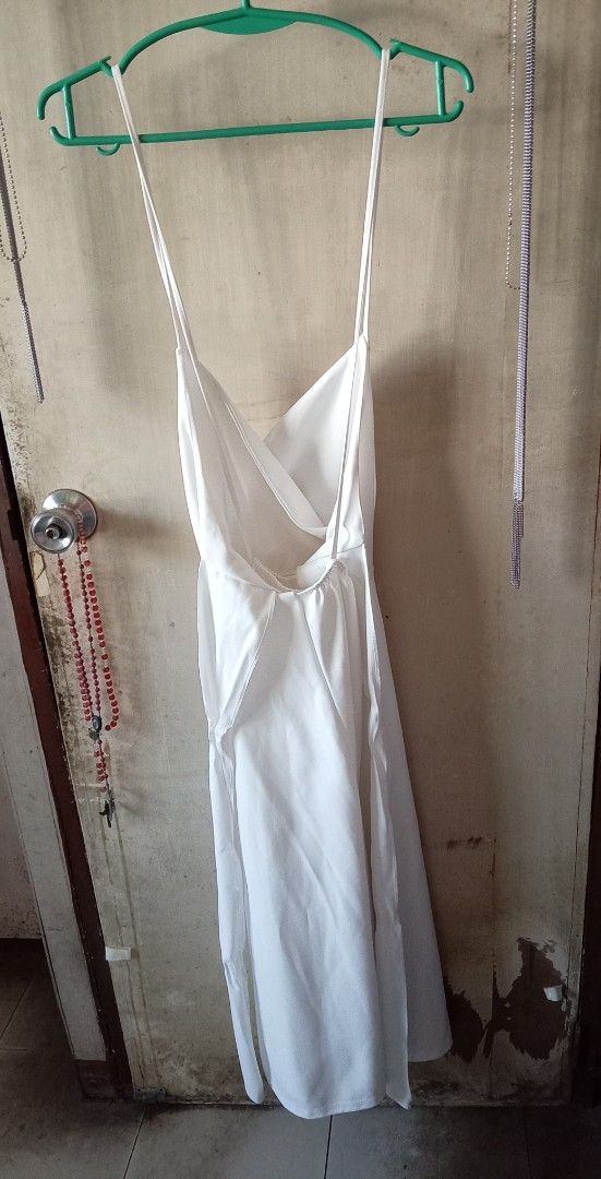 White Spaghetti Strap Midi Dress (Category: Dresses) located in Quezon City. Submitted by chacha30.s (Listing ID 1468063402, Image 3). Description: - Color: White - Length: Midi - Straps: Spaghetti straps with stylish cross-back design - Bodice: Flattering crossover front - Waist: Long attached sash tie for the back - Material: Smooth, lightweight fabric - Condition: Brand new / Excellent . Text me at 09277152134 . Buy na po kayo/Offer lang po ka