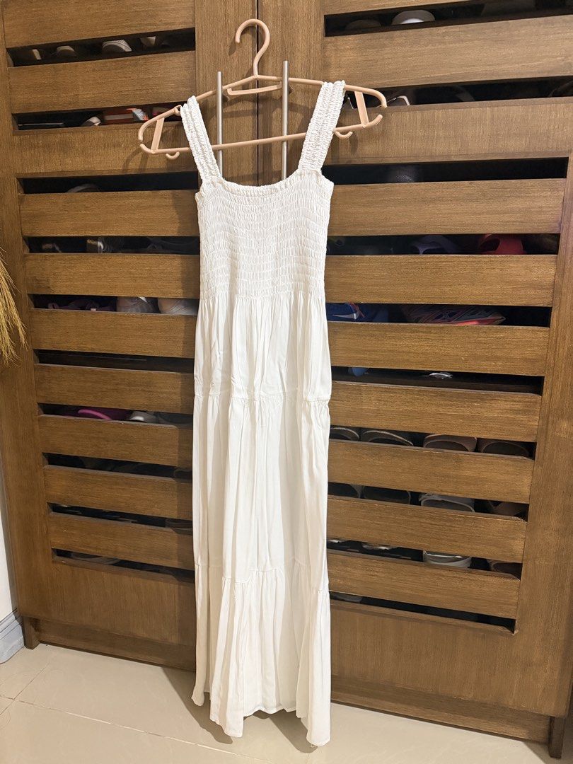 White Summer Dress (Category: Dresses) located in Hermosa. Submitted by laviajeraph (Listing ID 1468080201, Image 1). Description: .