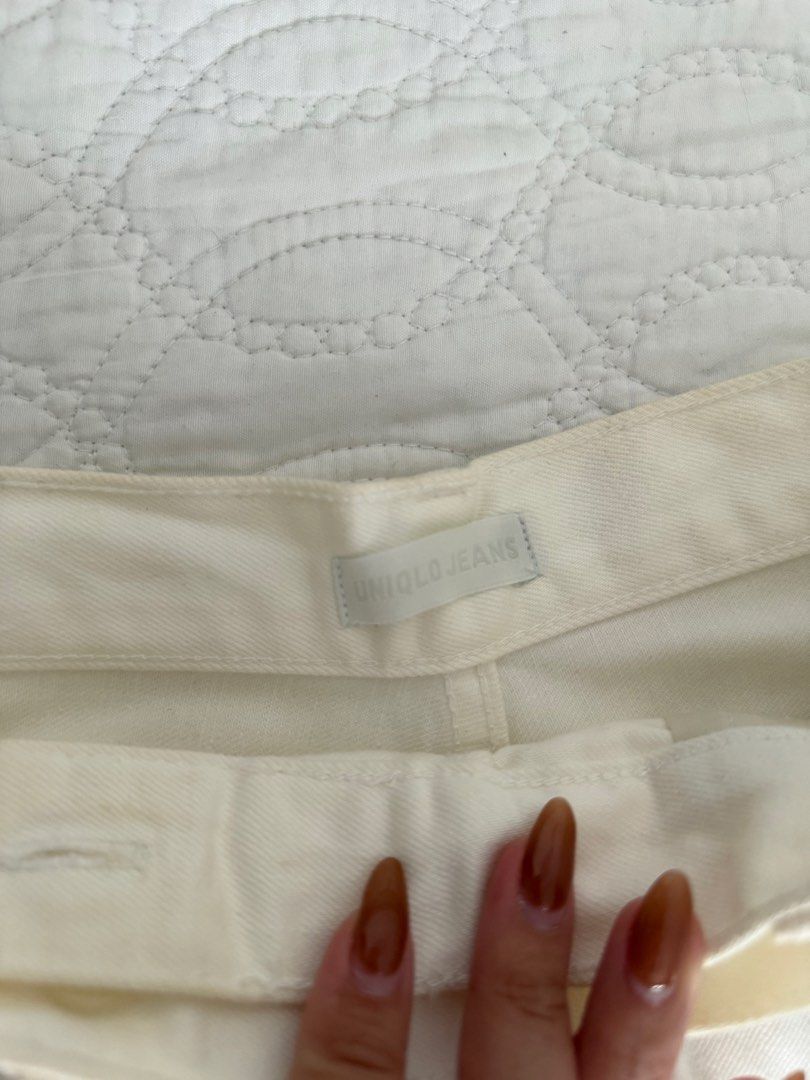 White Uniqlo Denim Skort (Category: Shorts) located in Quezon City. Submitted by kelangot (Listing ID 1468125898, Image 2). Description: Selling this item in good condition! Brand: uniqlo Size: 24 Condition: worn only a few times Color: white denim RFS: decluttering 📦 Shipping: C/O buyer 💸 Payment: GCash, BPI, or GoTyme Feel free to message me for inquiries Strictly no cancellations, returns, or refunds. Happy shopping! ♡.