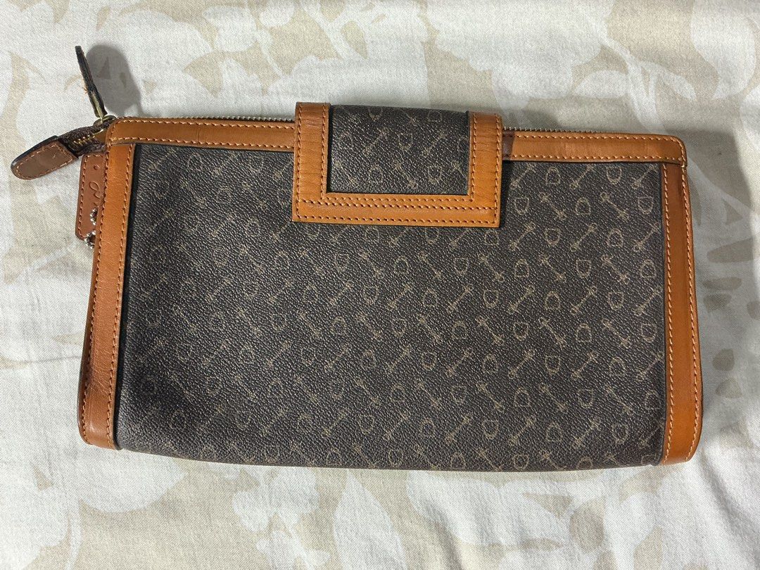 Why genuine leather clutch bag (Category: Belt bags, Clutches and Pouches) located in Angeles City. Submitted by goodbuysathome (Listing ID 1468252105, Image 2). Description: Genuine leather brown clutch bag Brand: why Korea Authentic matibay Add Sf 74 Gcash payment.