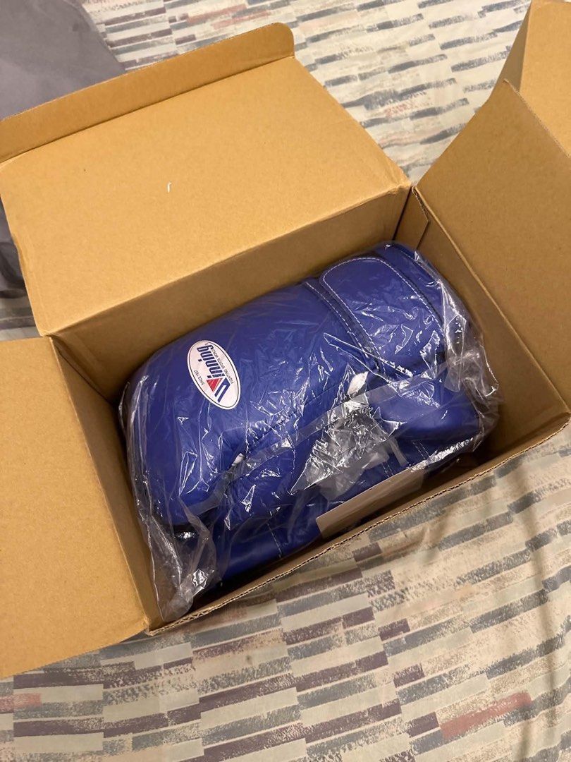 Winning MS400B (12oz) (Category: Sports & Fitness Nutrition) located in Manila. Submitted by michael_zuilan (Listing ID 1468166984, Image 3). Description: For sale Boxing gloves Winning MS400B Used twice Condition 9/10 almost bnew with box Negotiable Ready to shipp.