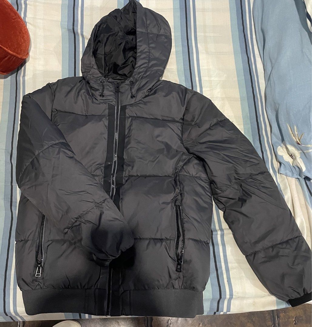 Winter Jacket (Category: Coats, Jackets and Outerwear) located in Binan City. Submitted by winds06 (Listing ID 1468204592, Image 1). Description: Selling Zara Men Bubble Winter Jacket for kids. Used once. No damage. rfs: Decluttering..