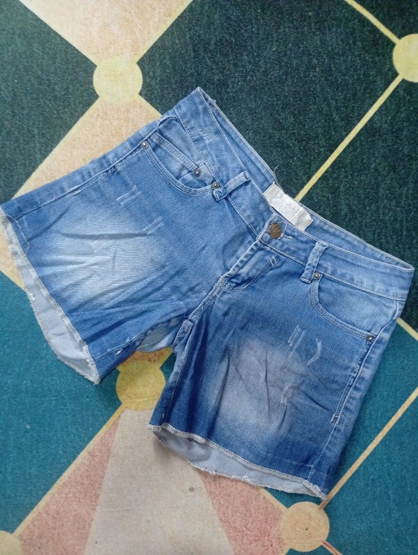 WOMEN DENIM SHORTS (Category: Jeans) located in Santa Maria. Submitted by itsmacmacky (Listing ID 1468270632, Image 3). Description: WOMEN SHORTS -80 EACH -2 FOR 100 -SIZE: 28-33.