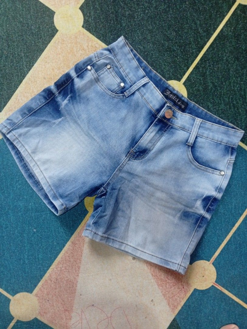 WOMEN DENIM SHORTS (Category: Jeans) located in Santa Maria. Submitted by itsmacmacky (Listing ID 1468270632, Image 1). Description: WOMEN SHORTS -80 EACH -2 FOR 100 -SIZE: 28-33.