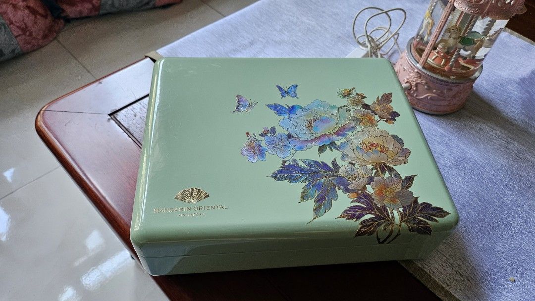 Wooden Jewelry Box (Category: Accessory Holder, Box & Organizers) located in Caloocan City. Submitted by admirals0405store (Listing ID 1468075943, Image 1). Description: Wooden Jewelry Box Price: 500php Condition: Like New Never used just that the bottom part stopper got lost. Its wood and High quality. What you see is what you’ll get. no more extra photos will be provided as im based in sg and my mom will only ship the item Mode of Delivery: You