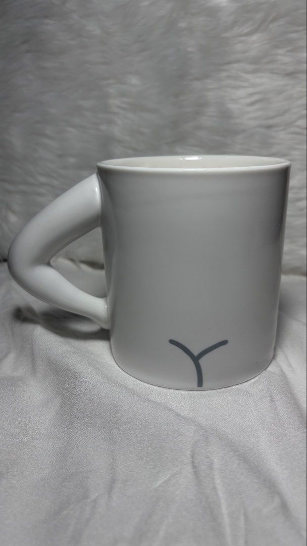 World’s Best 🍑 Funny Mug (Category: Coffee & Tea Tableware) located in Manila. Submitted by mug.aras (Listing ID 1468221033, Image 2). Description: Add some humor to your morning coffee routine or gift it to the “World’s Best 🍑” person in your life! This hilarious white ceramic mug features a muscular arm as a handle on one side and a cheeky butt crack illustration printed on the back..