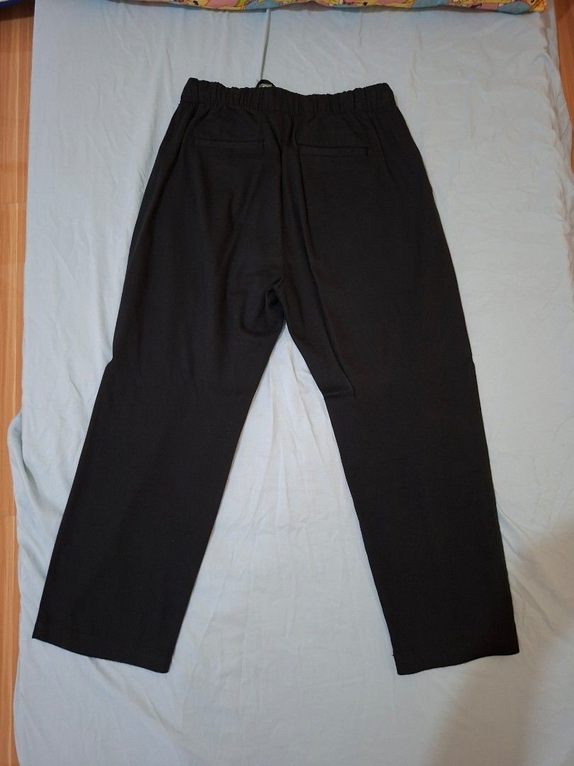 [Worn once] GAP Easy Pants Size Medium Color Black (Category: Other Bottoms) located in Las Pinas. Submitted by seriscorner (Listing ID 1468136313, Image 2). Description: [Worn once] GAP Easy Pants Size Medium color: black bought in MoA for 3k+ worn once 1,500php asking price. very comfy and lambot ng tela nya rfs: decluttering (bawas mga damit) ------Courier: SPX Xpress (sf c/o buyer) We accept payments via BDO, Maribank, GoTyme, and GCash..