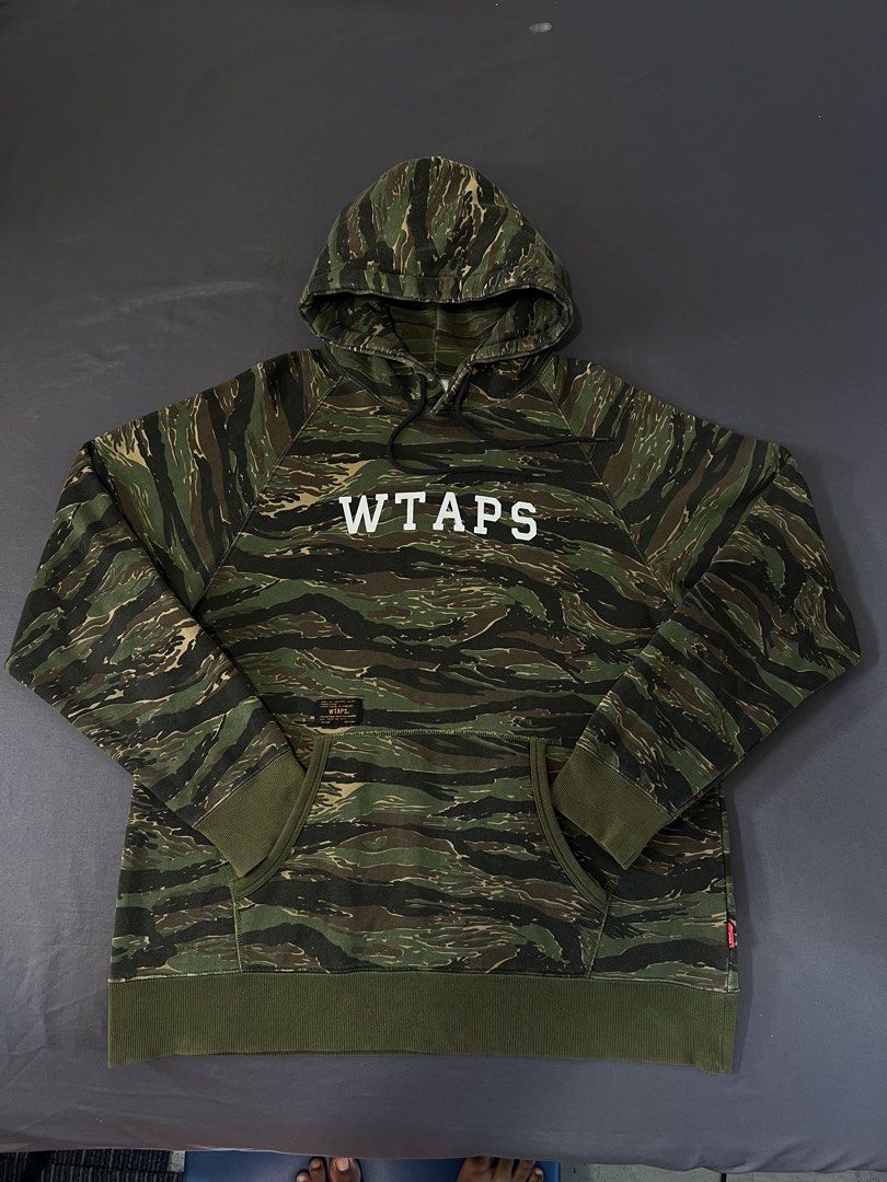 WTAPS Camou hoodie (Category: Hoodies) located in Batangas. Submitted by thegudoldays (Listing ID 1468145121, Image 1). Description: Available !!! WTAPS Camou Hoodie size Large on tag Dimes 24" x 30" In Good condition ₱1500 only.