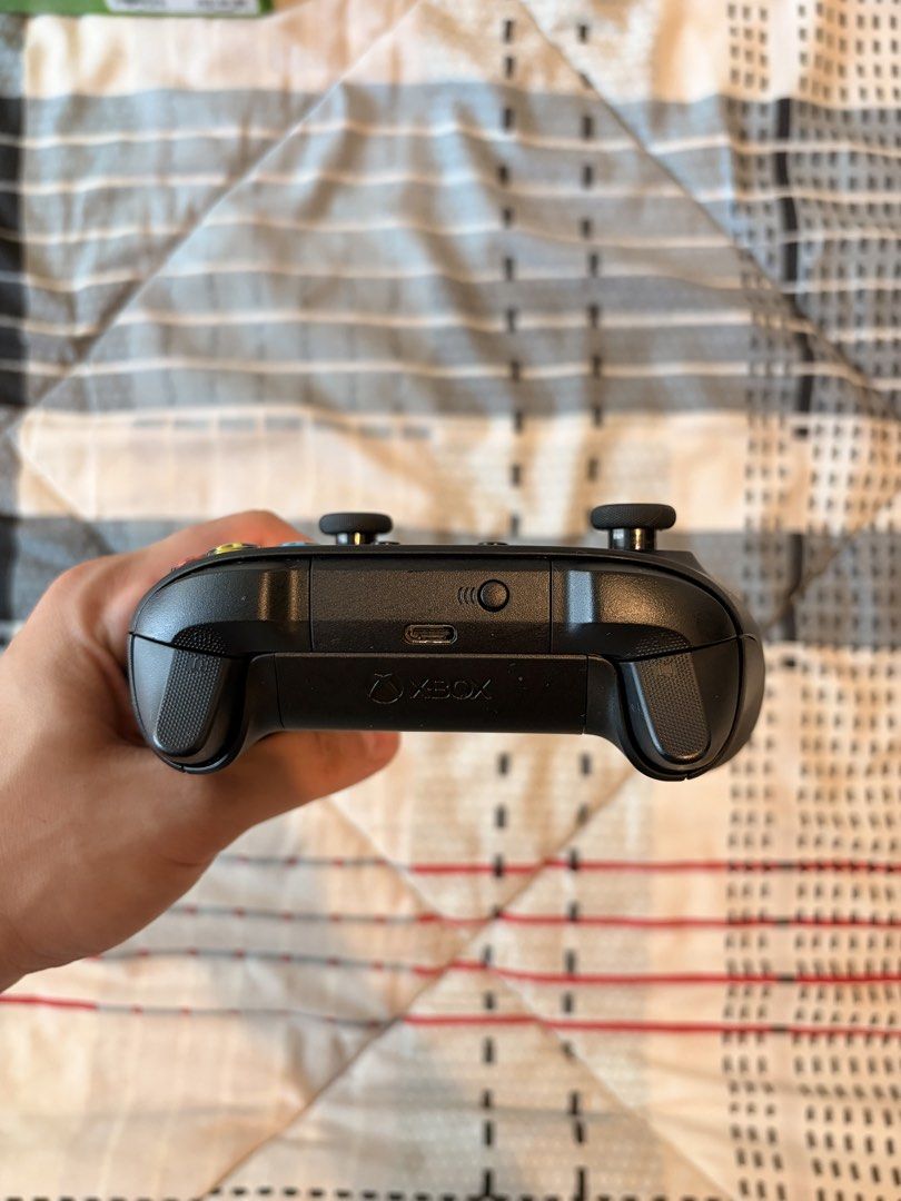 Xbox Series X Controller (Category: Controllers) located in Quezon City. Submitted by opium1998 (Listing ID 1468086182, Image 3). Description: FOR SALE: Xbox Series X Controller 🎮 💸 Prices: * ₱3,000 — Controller + Official Microsoft Xbox Wireless Adapter + USB-C cable * ₱2,300 — Controller and USB-C Cable only 📅 Purchased in December 2025 Inclusions: * 🎮 Xbox Series X/S Wireless Controller * 🔌 USB-C cable * 📡 Official Microsoft Xbox Wireles