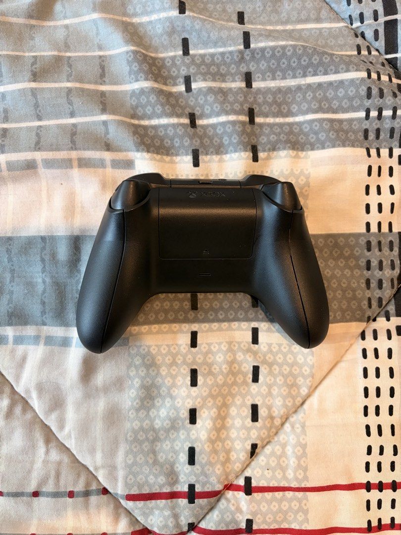 Xbox Series X Controller (Category: Controllers) located in Quezon City. Submitted by opium1998 (Listing ID 1468086182, Image 2). Description: FOR SALE: Xbox Series X Controller 🎮 💸 Prices: * ₱3,000 — Controller + Official Microsoft Xbox Wireless Adapter + USB-C cable * ₱2,300 — Controller and USB-C Cable only 📅 Purchased in December 2025 Inclusions: * 🎮 Xbox Series X/S Wireless Controller * 🔌 USB-C cable * 📡 Official Microsoft Xbox Wireles