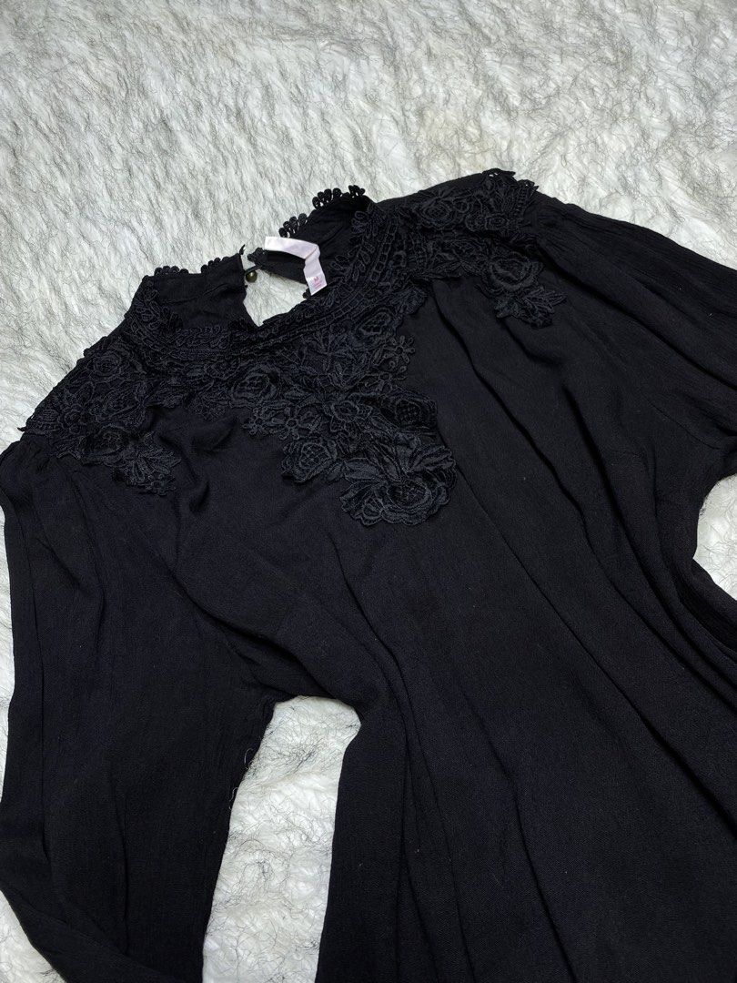 Xhilliration (medium) (Category: Longsleeves) located in Manila. Submitted by csjlgen (Listing ID 1468130527, Image 3). Description: .