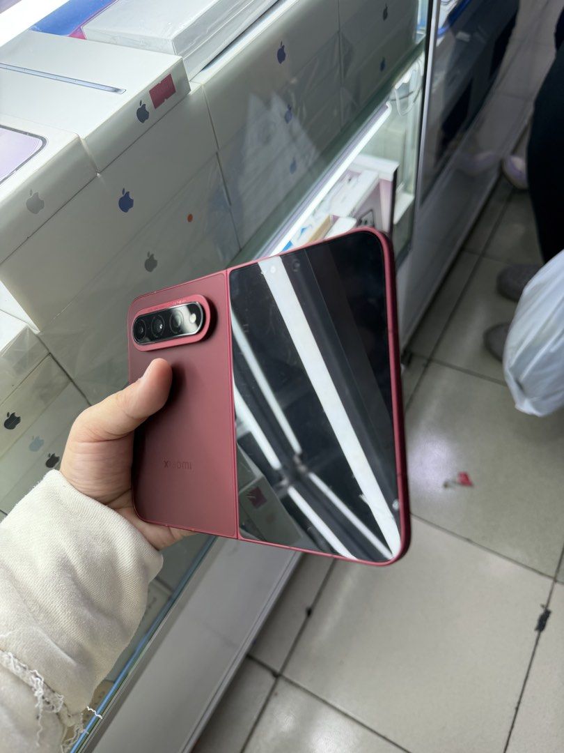 Xiaomi 18 Fold 512gb FU CN No issue All working (Category: Xiaomi) located in San Juan City. Submitted by javedsgadgetshop (Listing ID 1468083494, Image 3). Description: INSTALLMENT OPTIONS : SPAY LATER / GGIVES / CREDIT CARD / SKYRO / HOMECREDIT (BRANDNEW) QUICK INFO! ✖️ ➡️ Xiaomi 18 Fold (May mga Gasgas) ➡️ 512/12gb ➡️ Red Color ➡️ CN Variant ➡️ 95% Makinis & 100% BH ➡️ Factory Unlock ➡️ WITH FREE CASE AND CHARGER 🤝 We accept swap | Trade - In