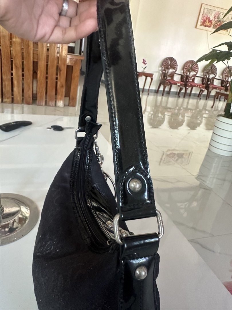 XOXO Black Shimmer Shoulder Bag (Category: Shoulder Bags) located in Manila. Submitted by goldenhorse-dafc (Listing ID 1468094509, Image 2). Description: - Brand: XOXO - Style: Shoulder bag / Handbag - Color/Pattern: Black with all-over sparkly monogram - Details: Patent black trim, glossy handle, and front buckle with XOXO logo - Extras: Includes silver-tone ring keychain with heart charms - Closure: Zipper top - Interior: Patterned lining with 