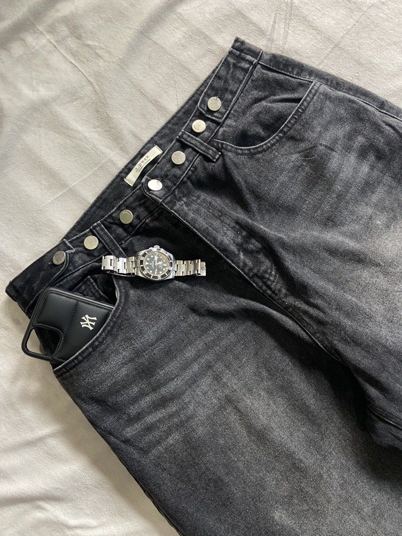 Y2K BAGGY BLACK WASHED PANTS (Category: Jeans) located in Bacolod City. Submitted by clerkhexx (Listing ID 1468246748, Image 2). Description: Y2K ACID BLACK BAGGY PANTS Brand: J-PEAK Measurements: Waist: 32 Lenght: 45 Thigh: 14.5 Leg Hole: 12.5 Mine: 500 Condition of this item 10 - color rate 10- no issue need hard wash Check every photos for conditions of the item EOB / END OF BIDDING: TOMORROW (9:01pm THURSDAY) Please note that some comments ma