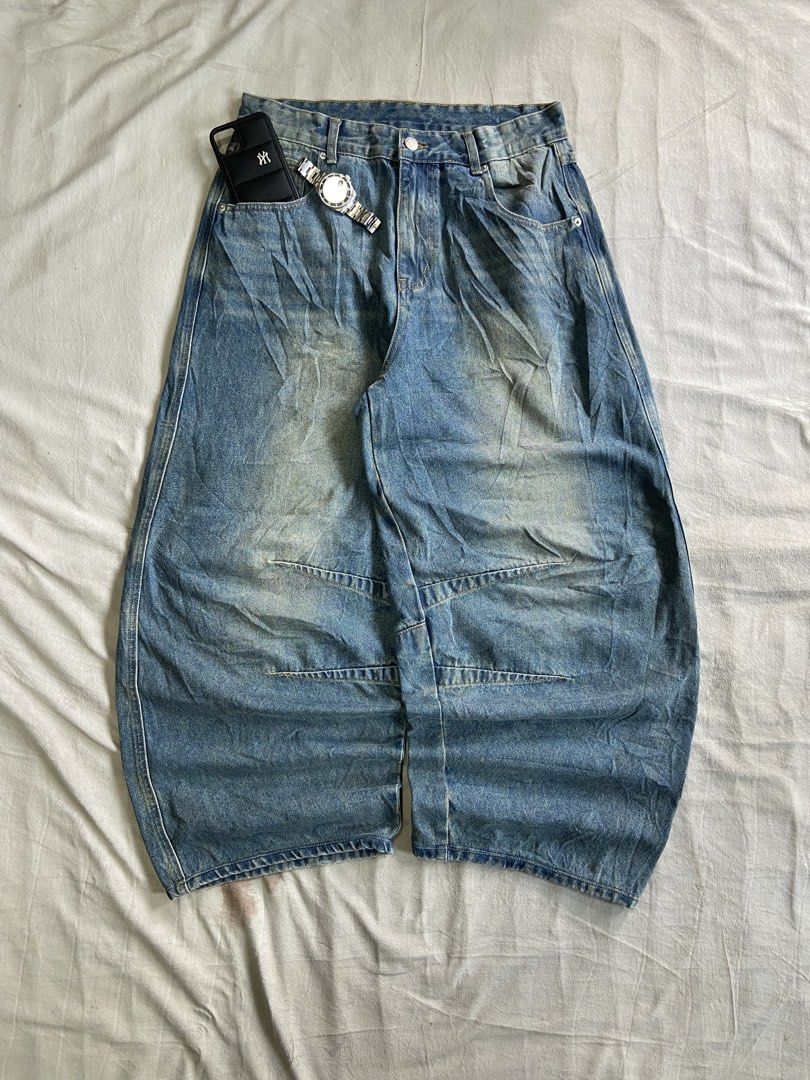 Y2K BARREL MUD WASHED PANTS (Category: Jeans) located in Bacolod City. Submitted by clerkhexx (Listing ID 1468247661, Image 1). Description: BARREL WASHED PANTS Brand: LAB STUDIO Measurements: Waist: 31 Lenght: 40 Thigh: 15 Leg Hole: 10.5 Mine: 500 Condition of this item 10 - color rate 10- no issue Check every photos for conditions of the item EOB / END OF BIDDING: TOMORROW (9:01pm THURSDAY) Please note that some comments may not be visible, so 