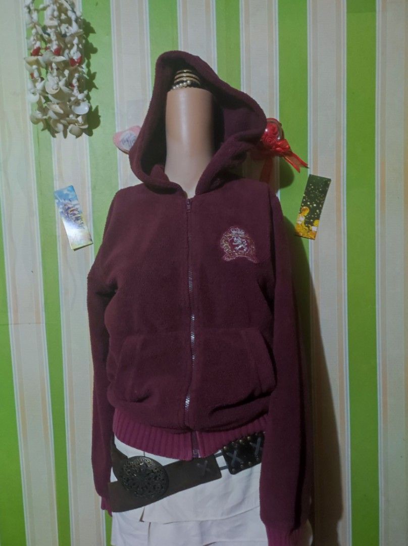 Y2K Bossini Burgundy Jacket (Category: Coats, Jackets and Outerwear) located in San Carlos. Submitted by rae.shellection (Listing ID 1468130198, Image 1). Description: 🐚s-m 🐚no issues 🐚can be unisex 🐚manage your expectations mod: J&T mop: Gcash.