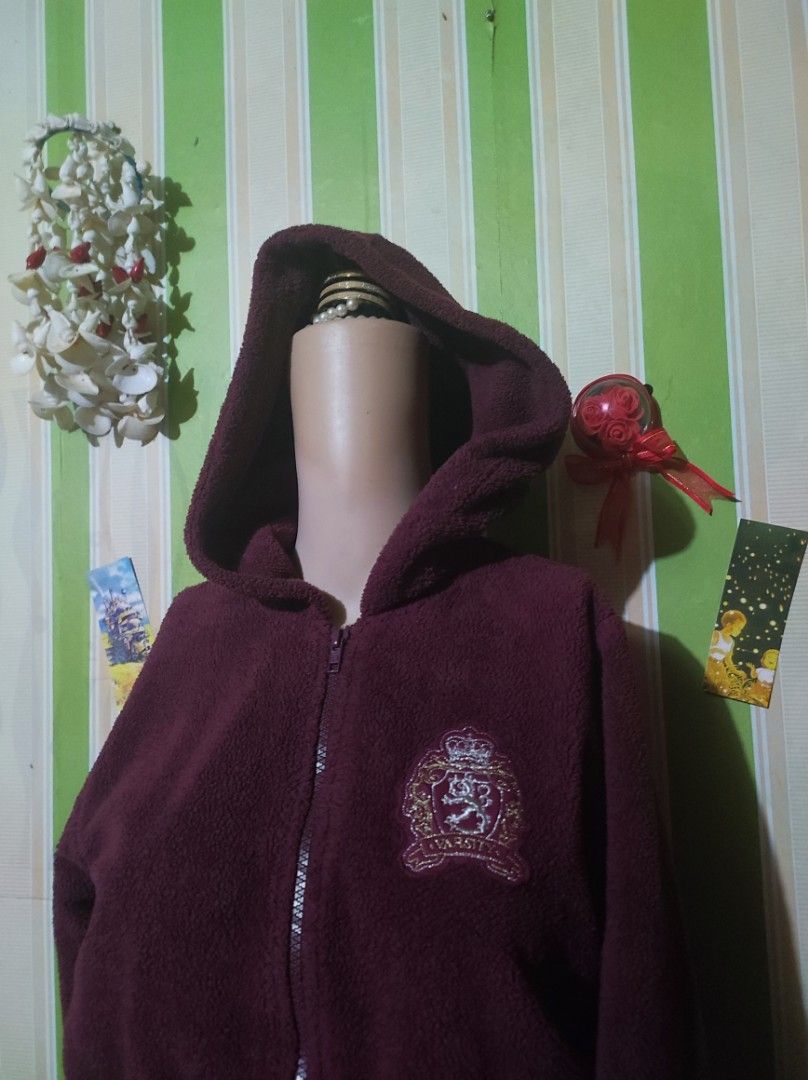 Y2K Bossini Burgundy Jacket (Category: Coats, Jackets and Outerwear) located in San Carlos. Submitted by rae.shellection (Listing ID 1468130198, Image 2). Description: 🐚s-m 🐚no issues 🐚can be unisex 🐚manage your expectations mod: J&T mop: Gcash.