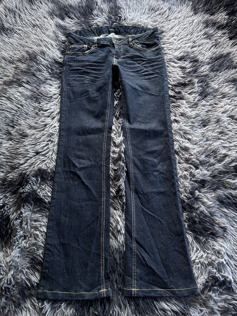 Y2k C.D.S Low rise Bootcut Jeans (Category: Jeans) located in Banaybanay. Submitted by prettysixtythrift_17 (Listing ID 1468179622, Image 1). Description: Y2k C.D.S Low rise Bootcut Jeans ▪️Waistline: 29 to 32 ▪️Length: 36.5 ▪️Hem: 7.5 ▪️Hips: 15.5 ▪️Leg Thigh: 9.5 ▪️Rise: 7.5 ▪️Inseam: 29.5.