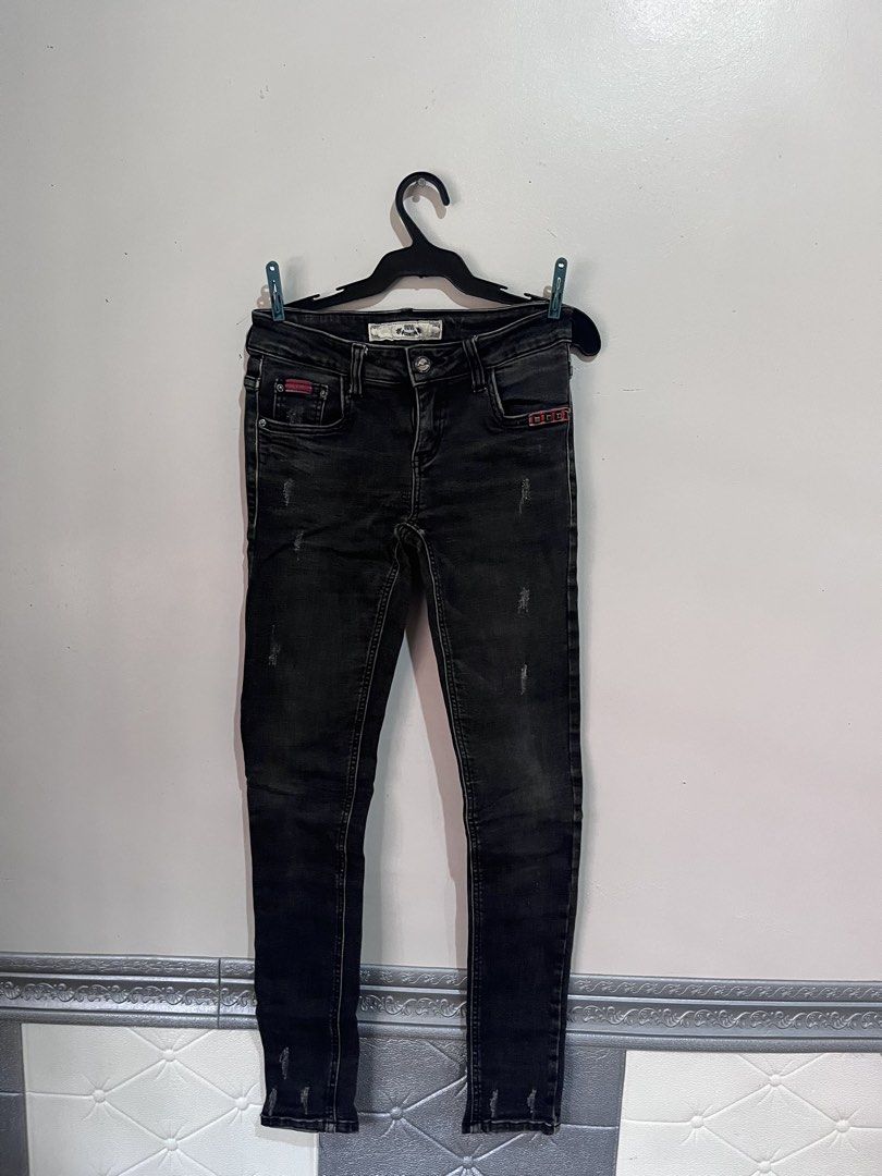 Y2k denim black jeans (Category: Jeans) located in Manila. Submitted by serra_shop (Listing ID 1468203410, Image 1). Description: Waist 23-26 Xs-Small Location: Pampanga Courier: J&T.
