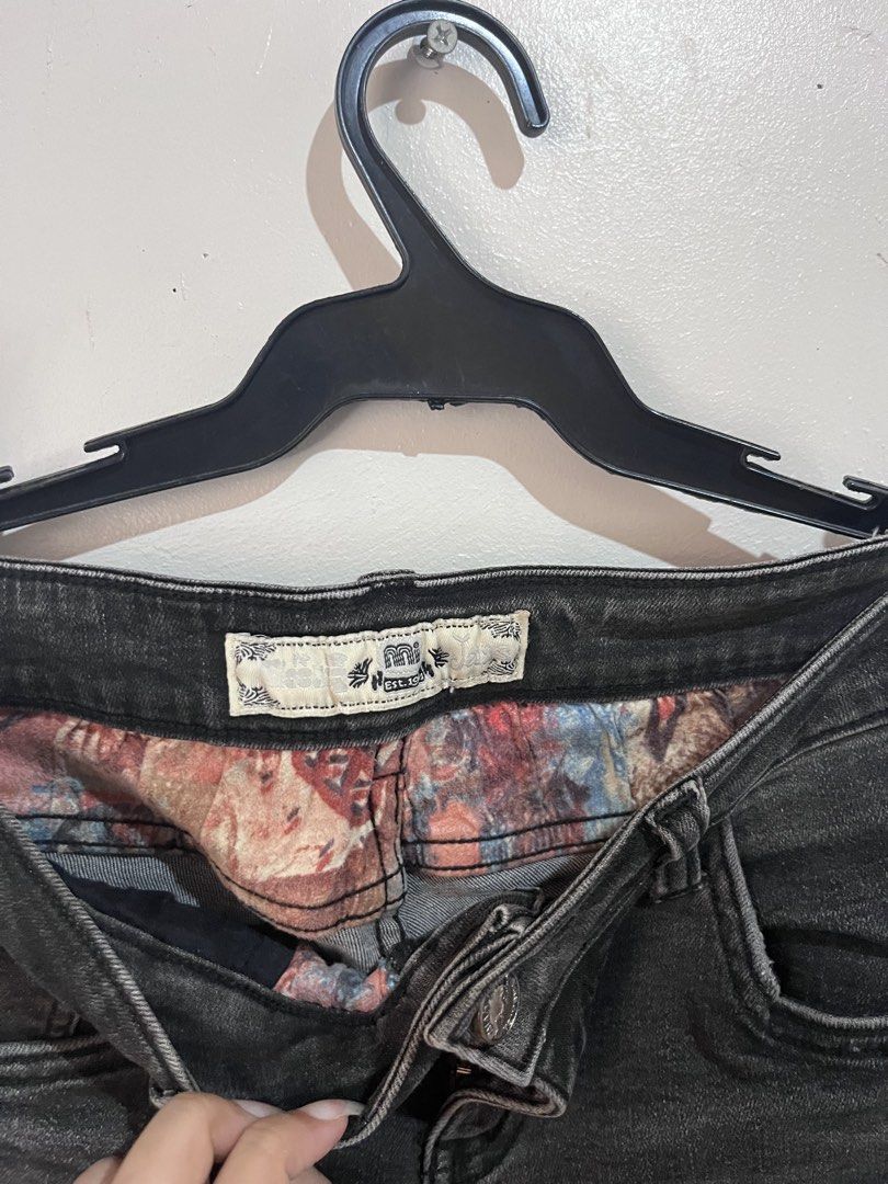 Y2k denim black jeans (Category: Jeans) located in Manila. Submitted by serra_shop (Listing ID 1468203410, Image 3). Description: Waist 23-26 Xs-Small Location: Pampanga Courier: J&T.