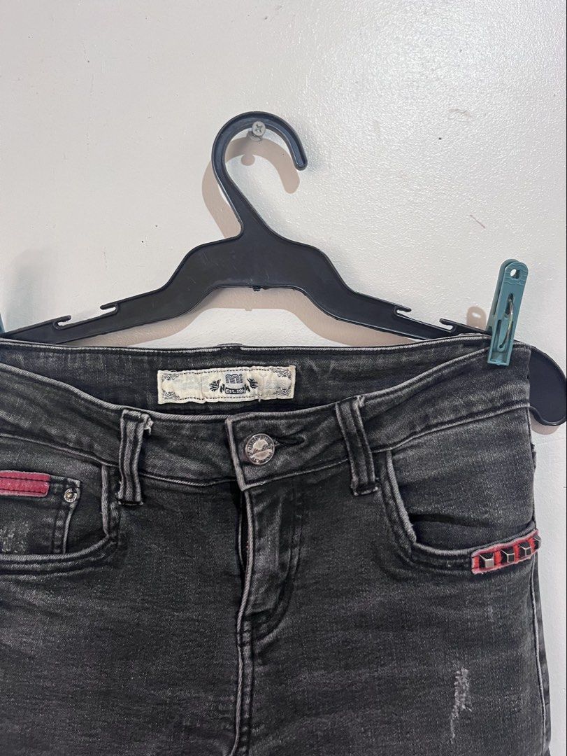 Y2k denim black jeans (Category: Jeans) located in Manila. Submitted by serra_shop (Listing ID 1468203410, Image 2). Description: Waist 23-26 Xs-Small Location: Pampanga Courier: J&T.