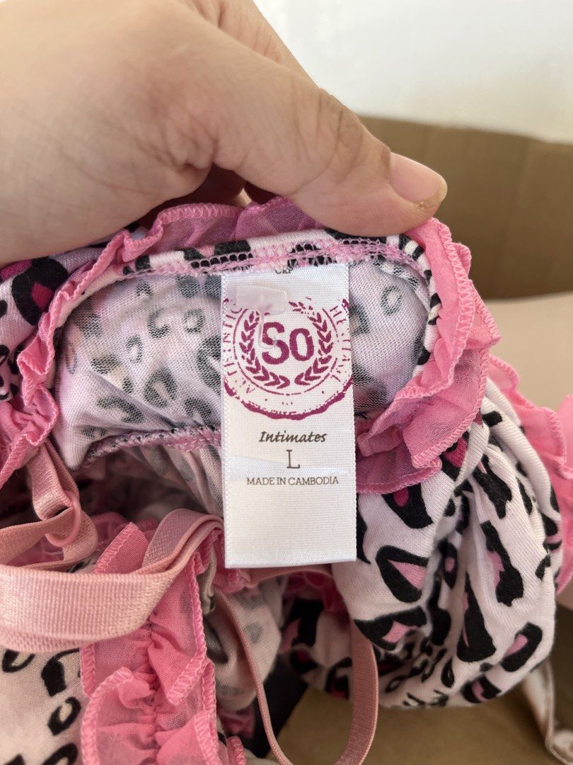 Y2k SO Intimates Pink Leopard Print Camisole Size L (Category: Sleeveless) located in Mexico. Submitted by drei_declutter (Listing ID 1468073009, Image 2). Description: - Brand: SO Intimates - Size: Large - Print: Pink and white leopard - Material: Soft and stretchy - Details: Pink ruffled trim on neckline and hem, cute center pink ribbon tie - Straps: Adjustable thin straps - Origin: Made in Cambodia.