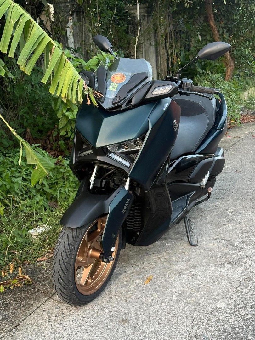 Yamaha XMAX Scooter (Category: Motorbikes for Sale) located in Manila. Submitted by ace_bacalso (Listing ID 1468109622, Image 1). Description: PTPA SALE or SWAP SA add cash pwede rush tawaran mo lang xmax 300 v2 2024model 13k odo allstock engine complete papers orig plate registered 1remote compekey plus red code minimal dents lang pwede sa maselan laspiñas pickup.