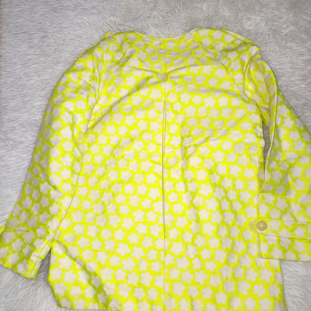 Yellow Coat For Kid (Category: Coats, Jackets and Outerwear) located in Manila. Submitted by goldenmountain.e4137d (Listing ID 1468179046, Image 2). Description: Still good as new, no stains or damages..