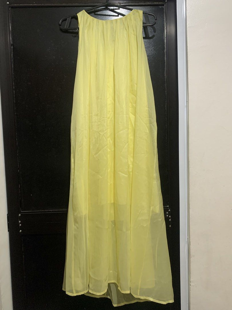 Yellow sleeveless midi dress (Category: Dresses) located in Quezon City. Submitted by jelayspreloved (Listing ID 1468228645, Image 3). Description: Can fit S-M Model: 28in waist, 32 bust, 5’1 Height.