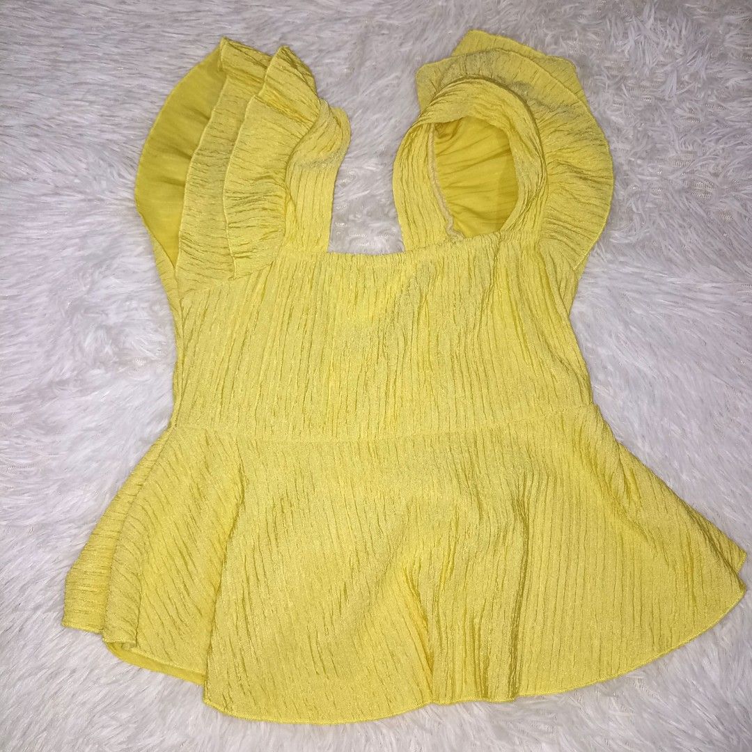 Yellow Top Something (Category: Blouses) located in Manila. Submitted by goldenmountain.e4137d (Listing ID 1468178239, Image 2). Description: Still good as new, used it once for event..
