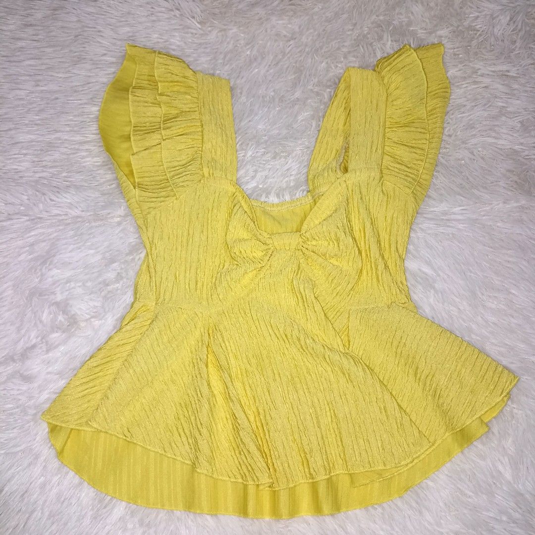 Yellow Top Something (Category: Blouses) located in Manila. Submitted by goldenmountain.e4137d (Listing ID 1468178239, Image 1). Description: Still good as new, used it once for event..
