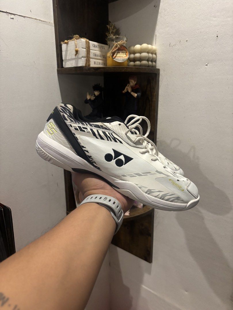 Yonex Power Cushion 65Z3 "White Tiger" (Category: Sneakers) located in Valencia. Submitted by bukidthrift (Listing ID 1468177687, Image 1). Description: SIZE 11 US | 10.5 UK | 45 EUR | 29 CM EXCELLENT CONDITION NOTE: THRIFTED PAIR ONLY. PLEASE MANAGE YOUR EXPECTATIONS. PAYMENT FIRST ✅ NO COD/COP ❌ MOP - GOTYME BANK/GCASH 💳 BUKIDNON MINDANAO LOC 📍.