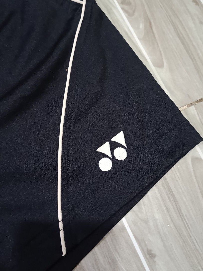 YONEX SPORTS SHORT (freeshipping) (Category: Activewear) located in Quezon City. Submitted by gyl-stop (Listing ID 1468141591, Image 3). Description: free shipping 28-34 x 15.5 very good condi cr: 9.5/10 issue: may punit na maliit sa lagayan ng lace.