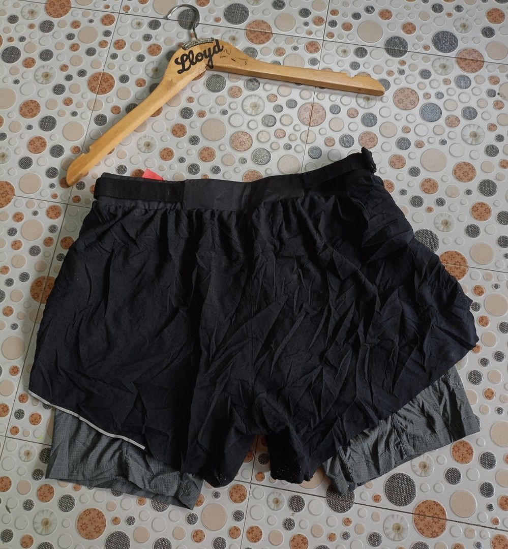 YOUNGLA 2-1 Lined Short (Category: Shorts) located in Manila. Submitted by chavez_lloyd (Listing ID 1468120048, Image 3). Description: Young La 2-1 Lined Short Good Condition Size: Medium Dimensions: •Waist: 28-34 location:negross occidental.
