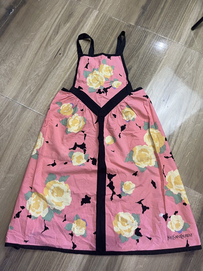 YSL Apron (Category: Luxury Accessories) located in Bulacan. Submitted by letsfindukaywithme (Listing ID 1468280723, Image 2). Description: YSL Apron Cotton +sf payment first Ship via J&T.