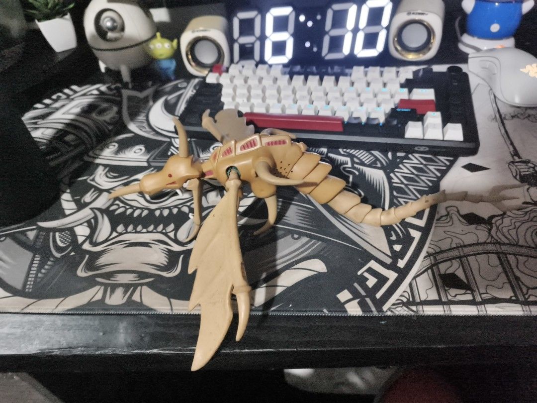 Yu gi Oh Gaia the Fierce Knight (Category: Action & Battle Toys) located in Pasig City. Submitted by randomstuffs23 (Listing ID 1468138317, Image 3). Description: As is missing na arm pati ulo at isang weapon nung tao as is for lalamove or pick up.