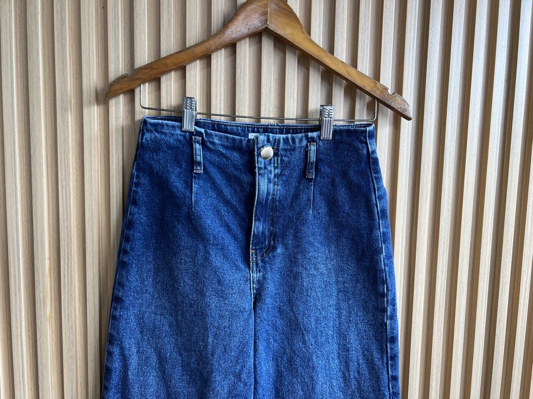 Zara (Category: Jeans) located in Lipa City. Submitted by thyra06 (Listing ID 1468150249, Image 3). Description: Zara wide leg good as new size 28/29.