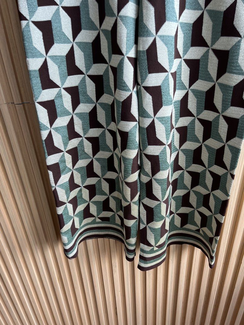 Zara (Category: Other Bottoms) located in Lipa City. Submitted by thyra06 (Listing ID 1468151359, Image 3). Description: Zara wideleg latest pants bnew size 30/32.