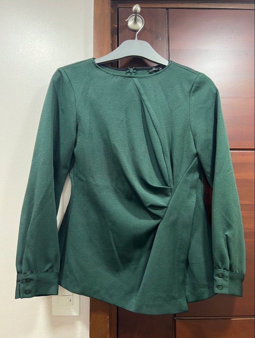 Zara Basic Emerald Green Draped Blouse (Category: Blouses) located in Quezon City. Submitted by kandrelyn (Listing ID 1468233334, Image 1). Description: - Round neck with front pleat and drape details - Long sleeves with buttoned cuffs - with zipper at the back - Fabric: Textured material throughout - Versatile: Great for work or casual outings, easy to match with trousers or skirts.