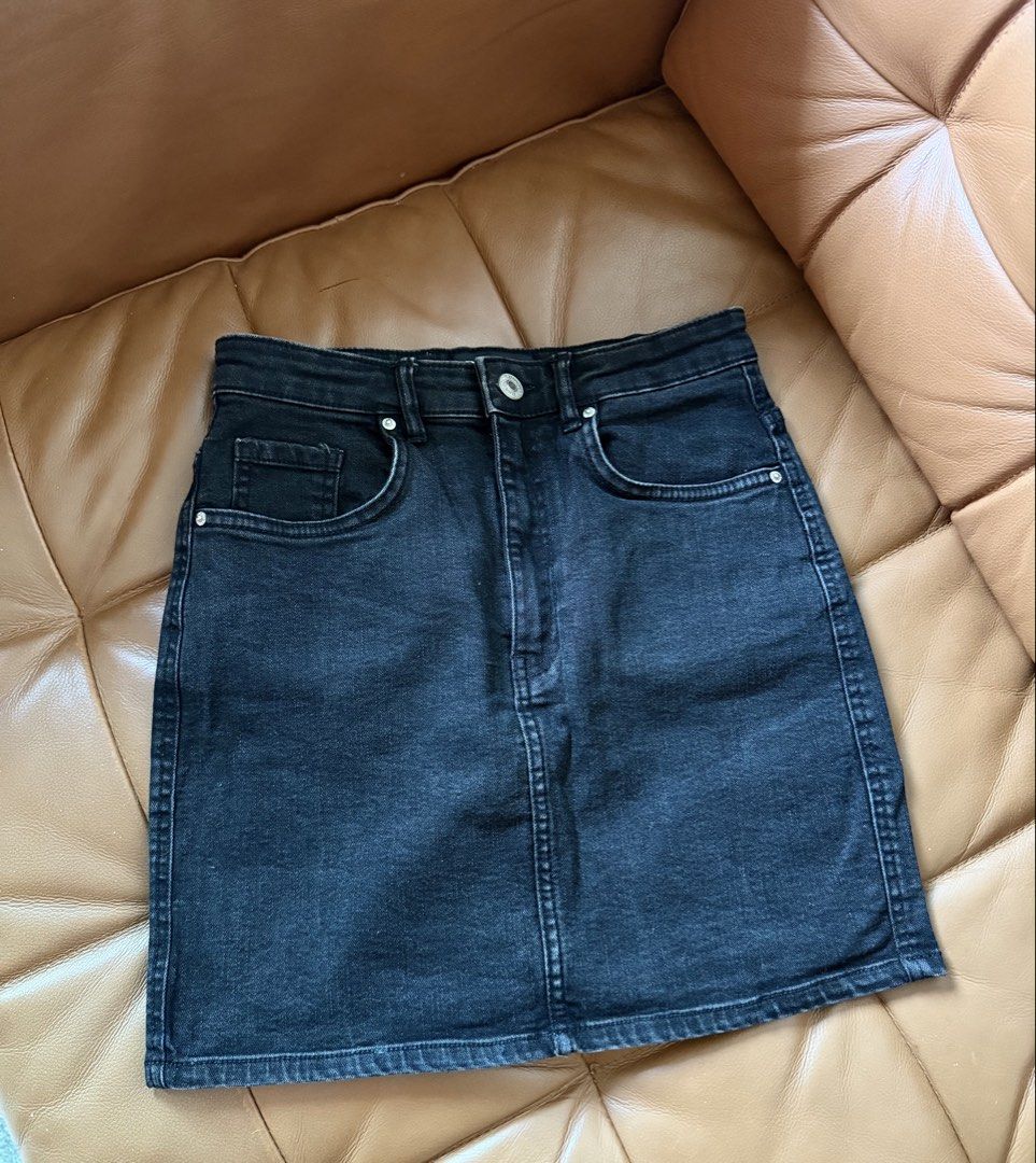 Zara Black Denim Skirt (Category: Skirts) located in Pasig City. Submitted by hellolala.94 (Listing ID 1468083460, Image 1). Description: Details: Classic five-pocket design with button and zip fly Size: S Measurements: ~14 inches across flat waist, ~16 inches total length Stretchy waistnband.