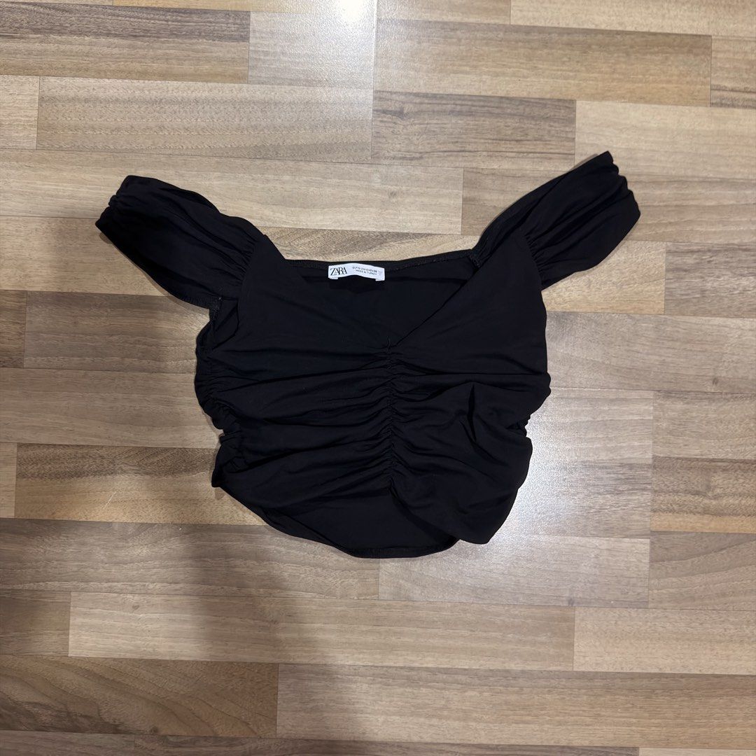 Zara Black Ruched Crop Top Size S (Category: Sleeveless) located in Pasig City. Submitted by katricem (Listing ID 1468244960, Image 2). Description: Zara Black Ruched Crop Top Size S best fits xs-s like new condi only worn once rfs: doesnt suit my body type :( no pics when worn included zara model photo for reference dm for manual measurement last price listed ‼️ items are all final sale 💕 percentage discount automatically applied if buying mult