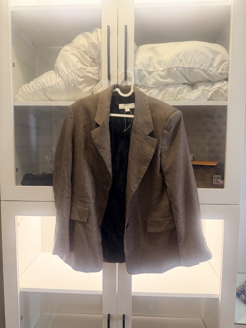 Zara blazer (Category: Coats, Jackets and Outerwear) located in Quezon City. Submitted by destashingmycloset (Listing ID 1468105846, Image 1). Description: .