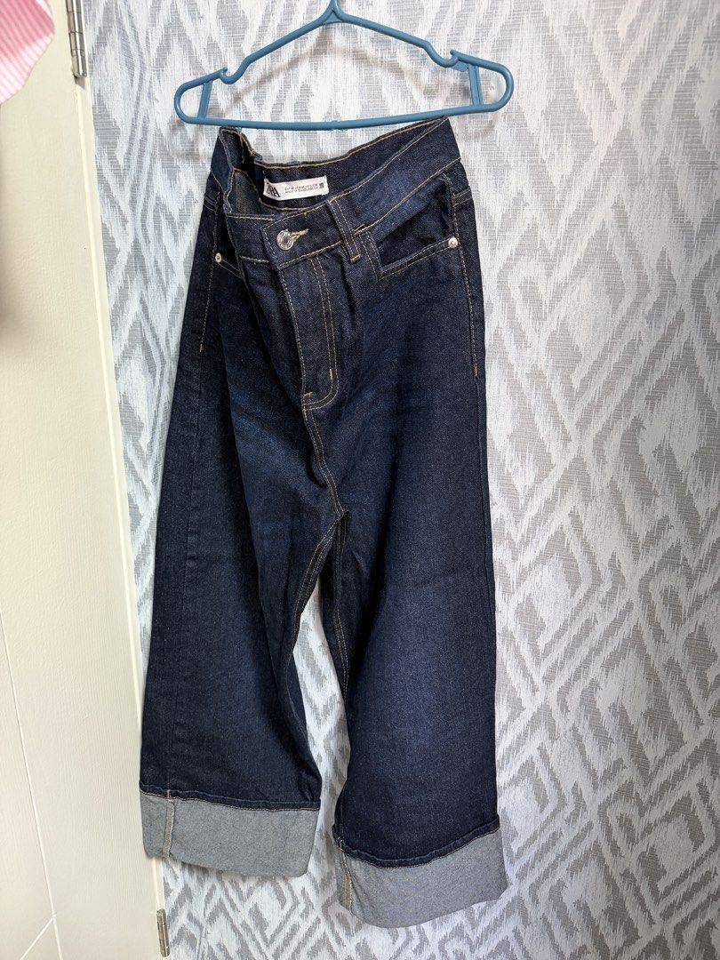 Zara Dark Blue Rolled Cuff Denim Jeans (Category: Jeans) located in Carmona. Submitted by beaburrito (Listing ID 1468063207, Image 2). Description: - Brand: Zara - Color: Dark blue denim with contrast yellow stitching - Style: Folded wide cuffs at the bottom hems, five-pocket design with belt loops RFS: wrongsize !!! Got size 30 .