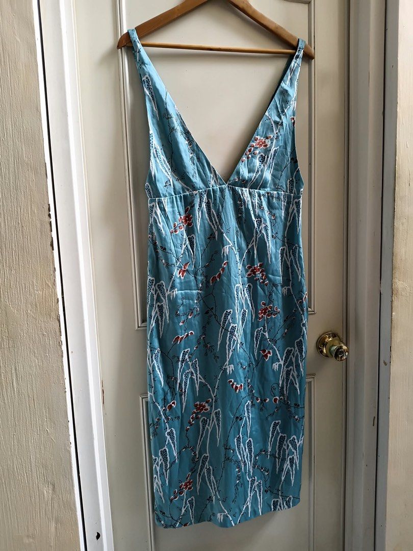 ZARA Deep Vneck Printed Maxi Dress S-M (Category: Dresses) located in Calapan. Submitted by shakalak2 (Listing ID 1468096799, Image 1). Description: Tag Small-runs big 16.5x45 Srp $60 for. Brand new .
