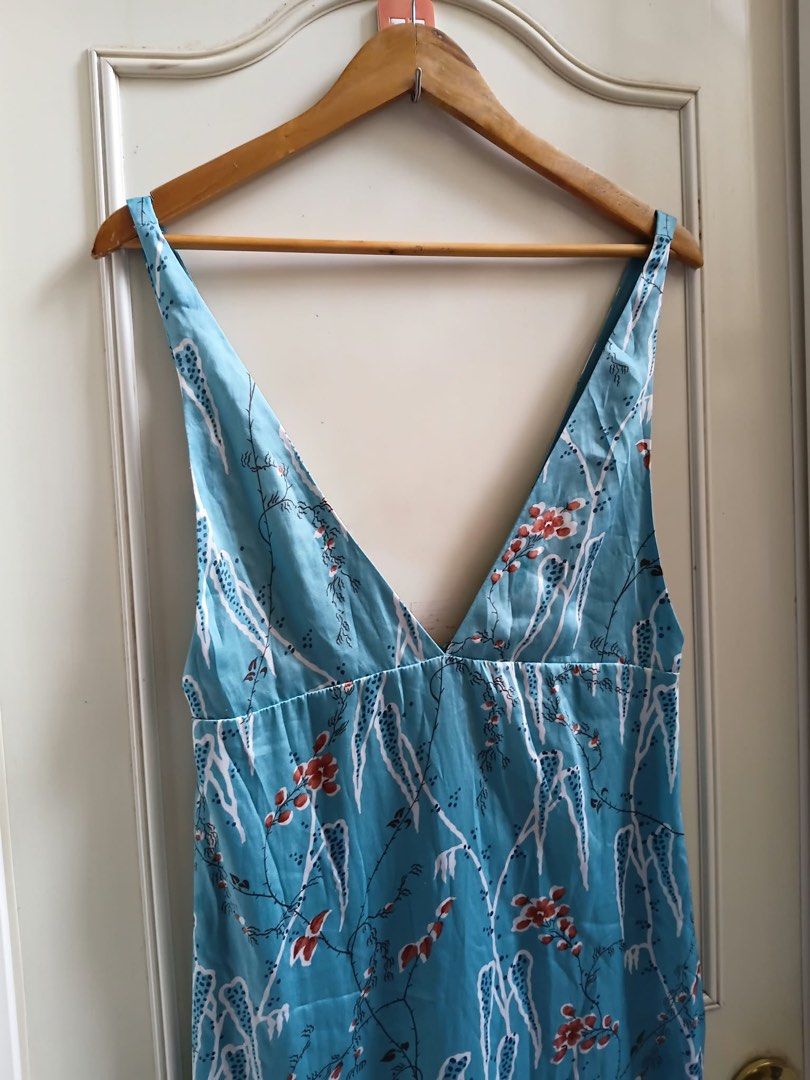 ZARA Deep Vneck Printed Maxi Dress S-M (Category: Dresses) located in Calapan. Submitted by shakalak2 (Listing ID 1468096799, Image 2). Description: Tag Small-runs big 16.5x45 Srp $60 for. Brand new .