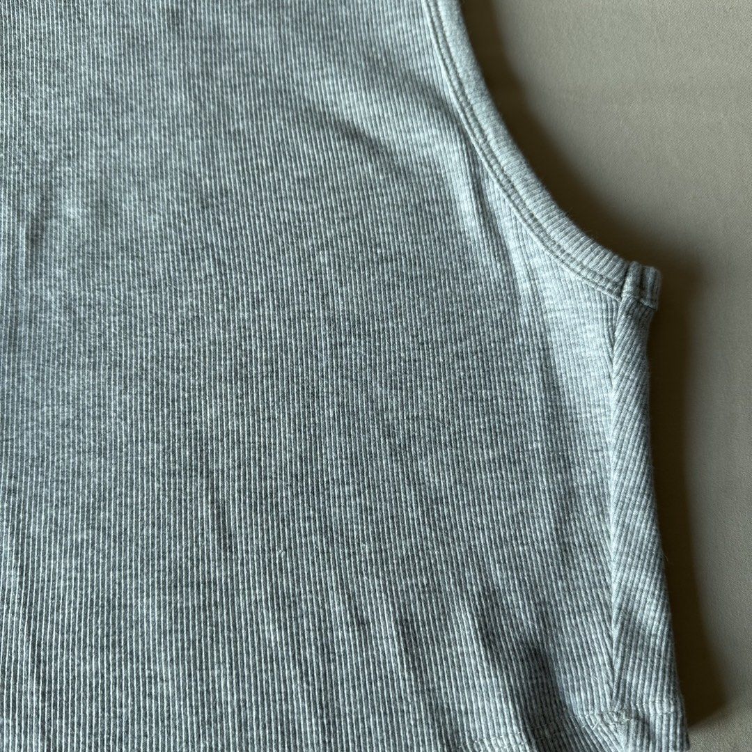 Zara Gray Ribbed Tank Top (Category: Sleeveless) located in San Juan City. Submitted by keep.it.clean (Listing ID 1468167487, Image 3). Description: .