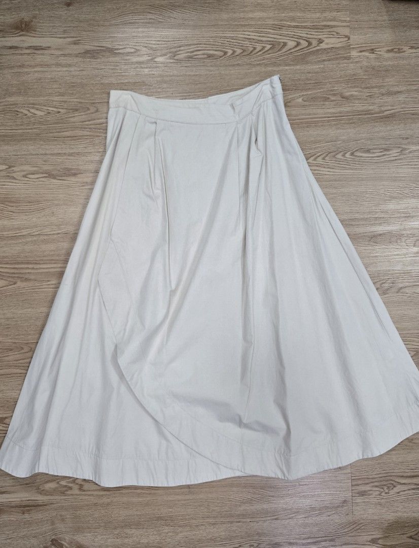 Zara khaki midi skirt (Category: Skirts) located in Quezon City. Submitted by jen_4kids (Listing ID 1468156442, Image 1). Description: zara khaki overlap midi skirt size L no pockets zipper on the side.
